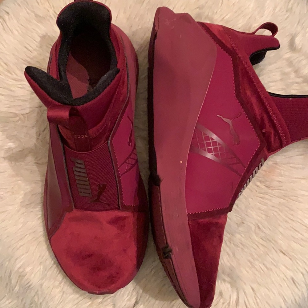 Burgundy women’s  sz 6 puma’s